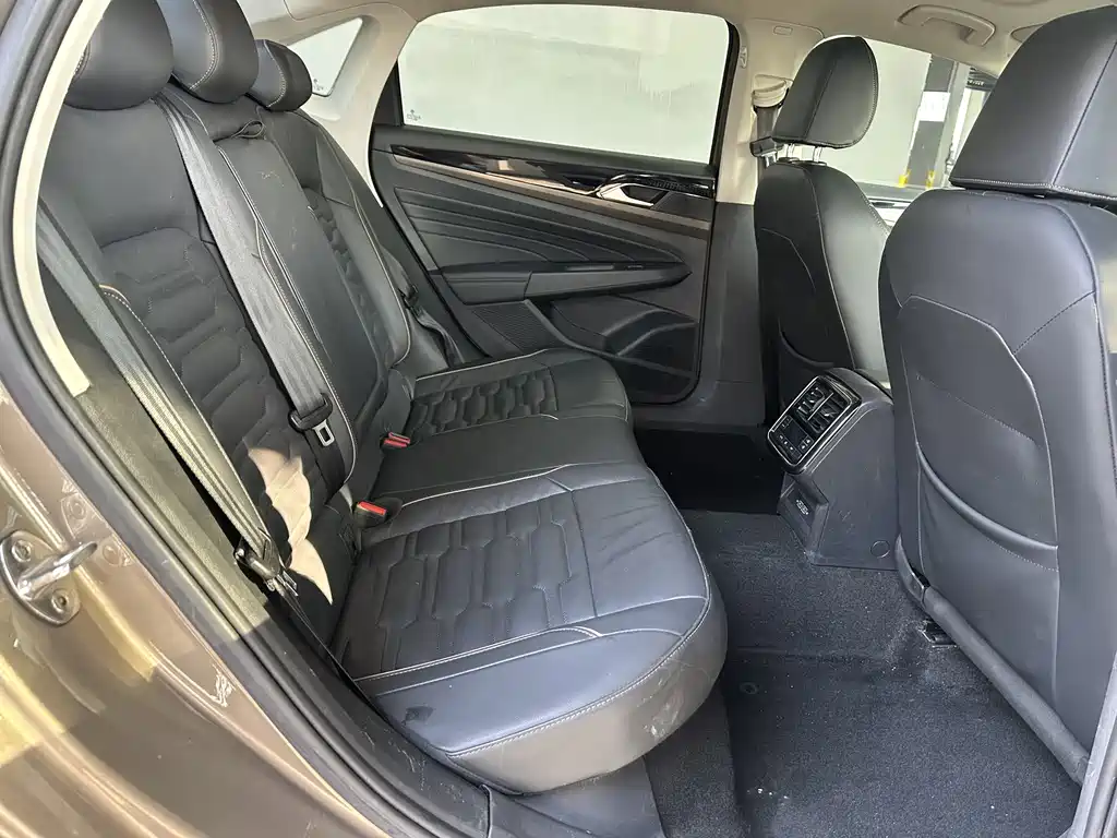 Volkswagen Passat 2019 330TSI Elite VI