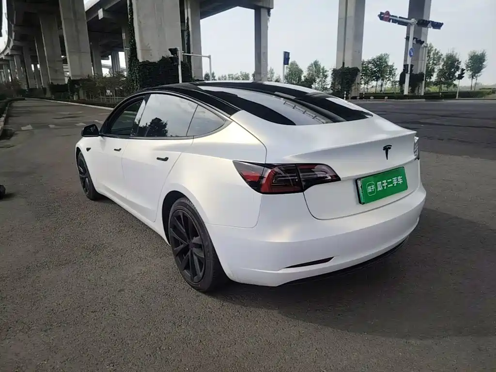 Tesla Model 3 — миниатюра 5