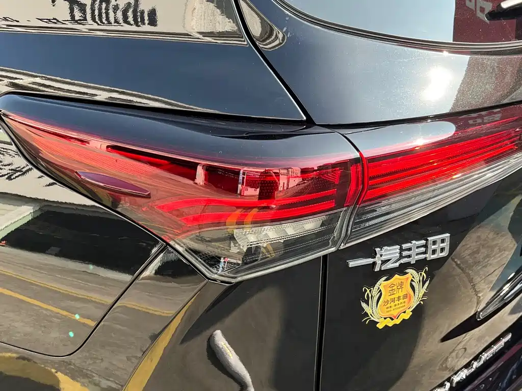 Toyota Crown Kluger — миниатюра 12