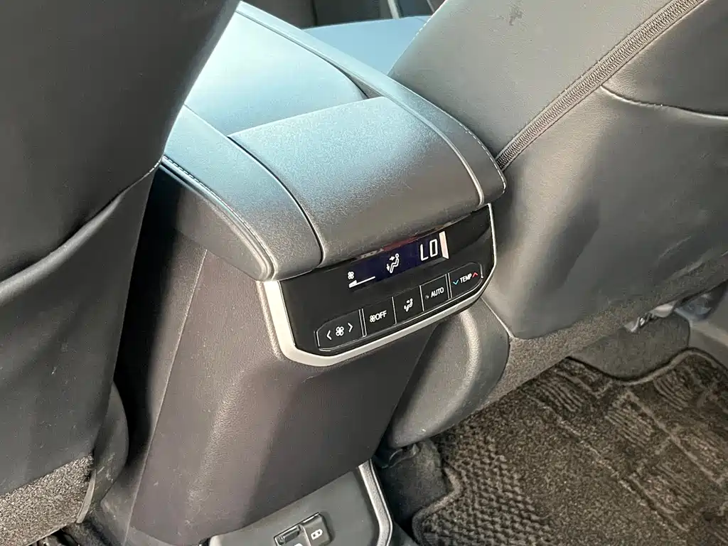 Toyota Crown Kluger — миниатюра 28