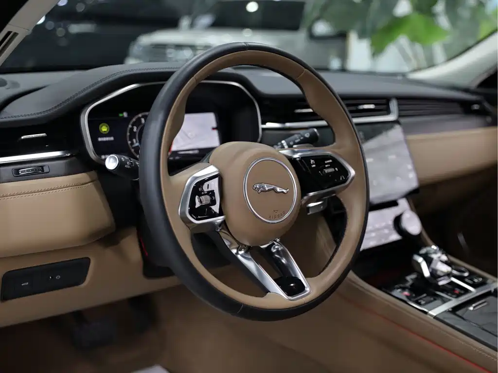 Jaguar XFL 2024 2.0T P250 Premium Luxury