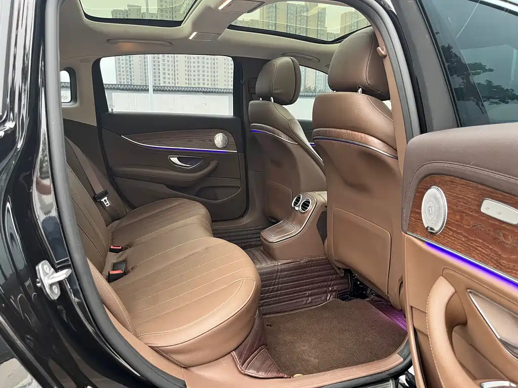 Mercedes-Benz E-Class — миниатюра 11