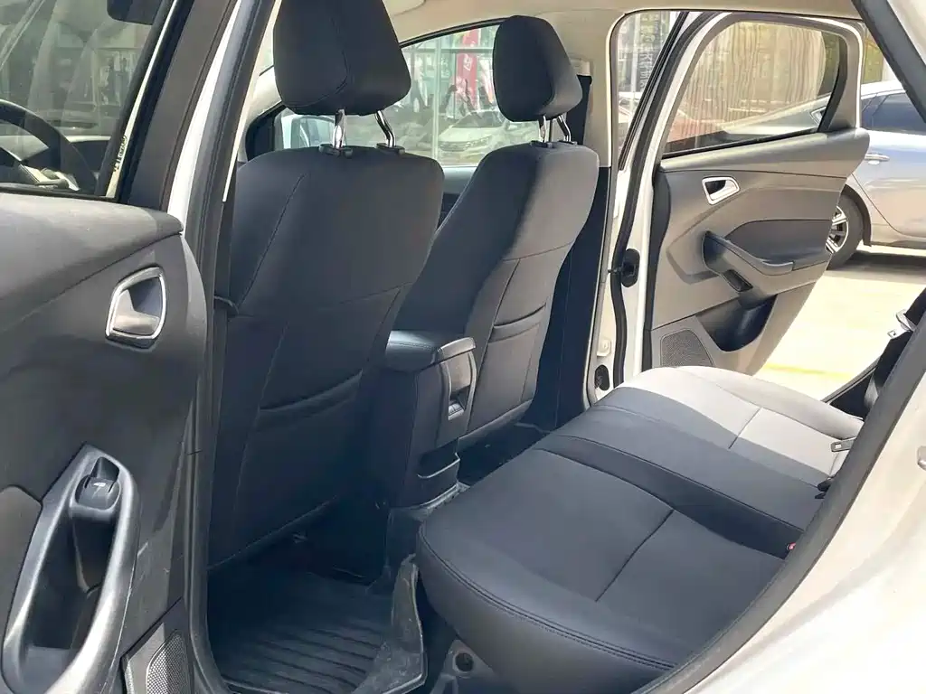 Ford Focus — миниатюра 6