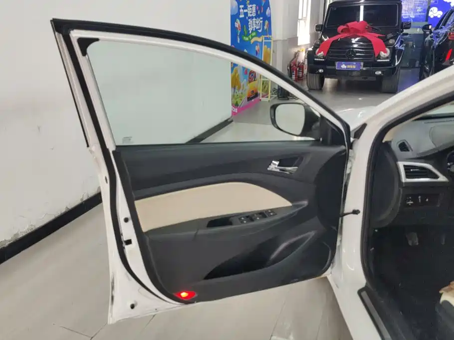 Changan V7 — миниатюра 7