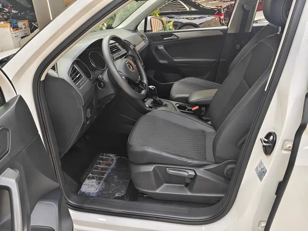 Volkswagen Tiguan L L 2021 280TSI AT Smart