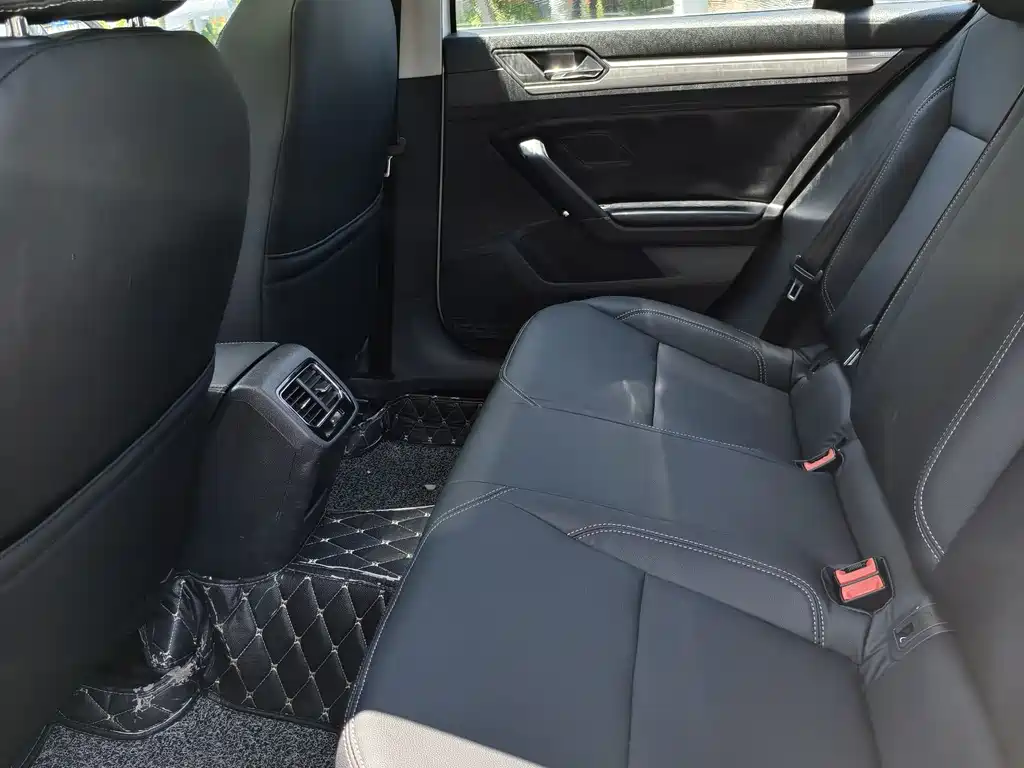 Volkswagen Lamando 2017 230TSI DSG