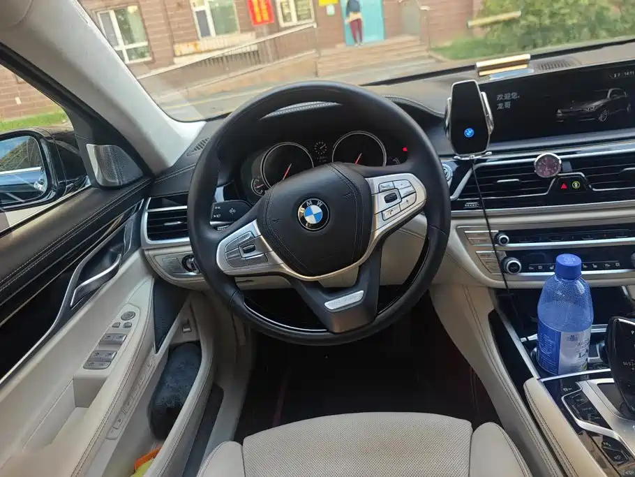 BMW 7 Series — миниатюра 15