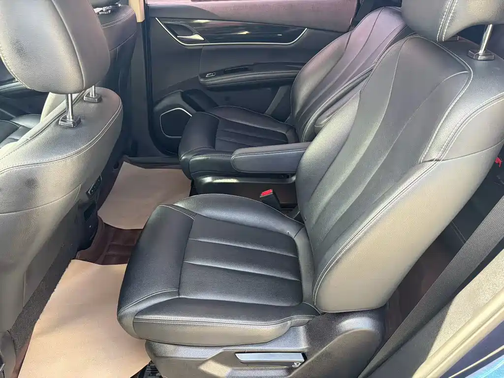 BYD MAX — миниатюра 6