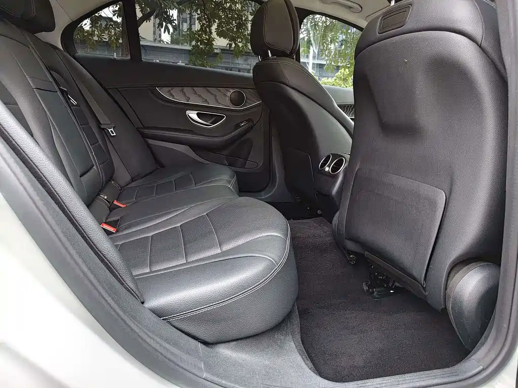 Mercedes-Benz C-Class — миниатюра 12