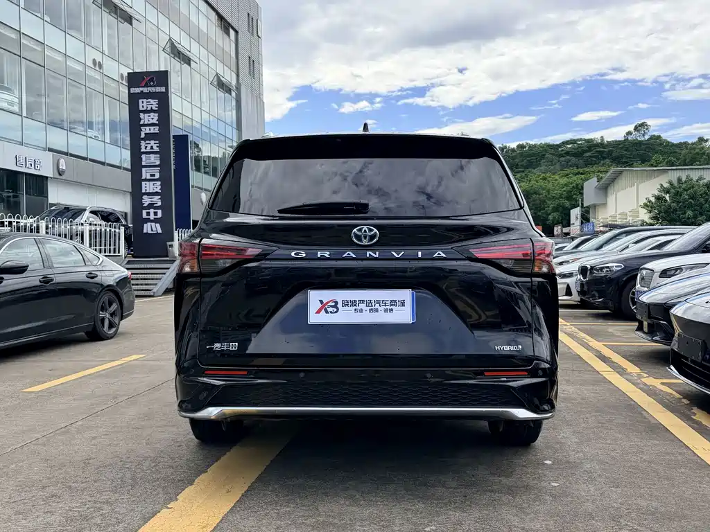 Toyota Granvia — миниатюра 5