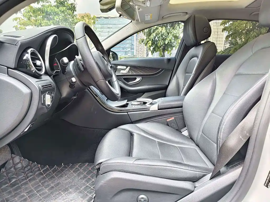 Mercedes-Benz C-Class — миниатюра 5