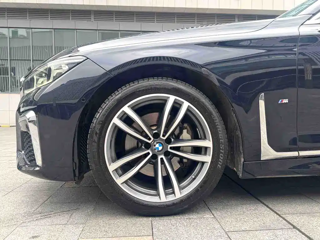 BMW 7 Series — миниатюра 13