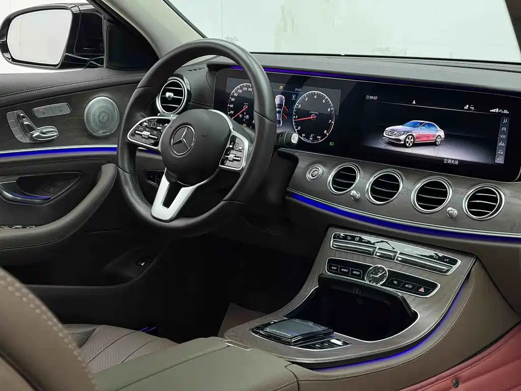 Mercedes-Benz E-Class — миниатюра 7