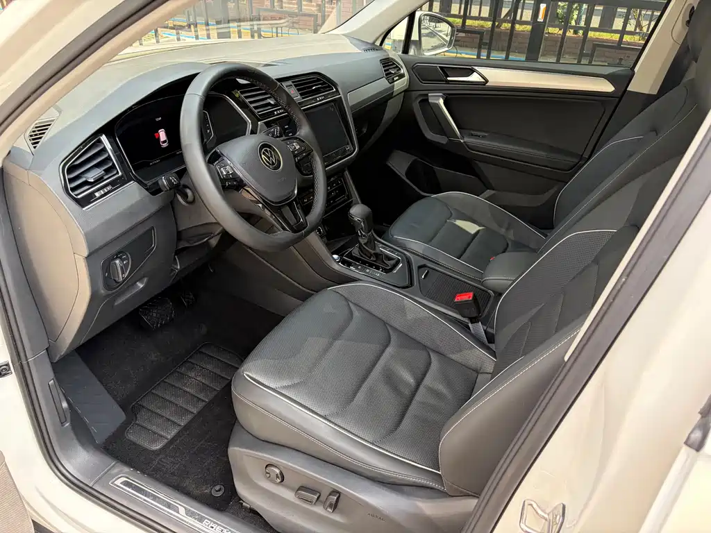Volkswagen Tiguan L PHEV — миниатюра 7