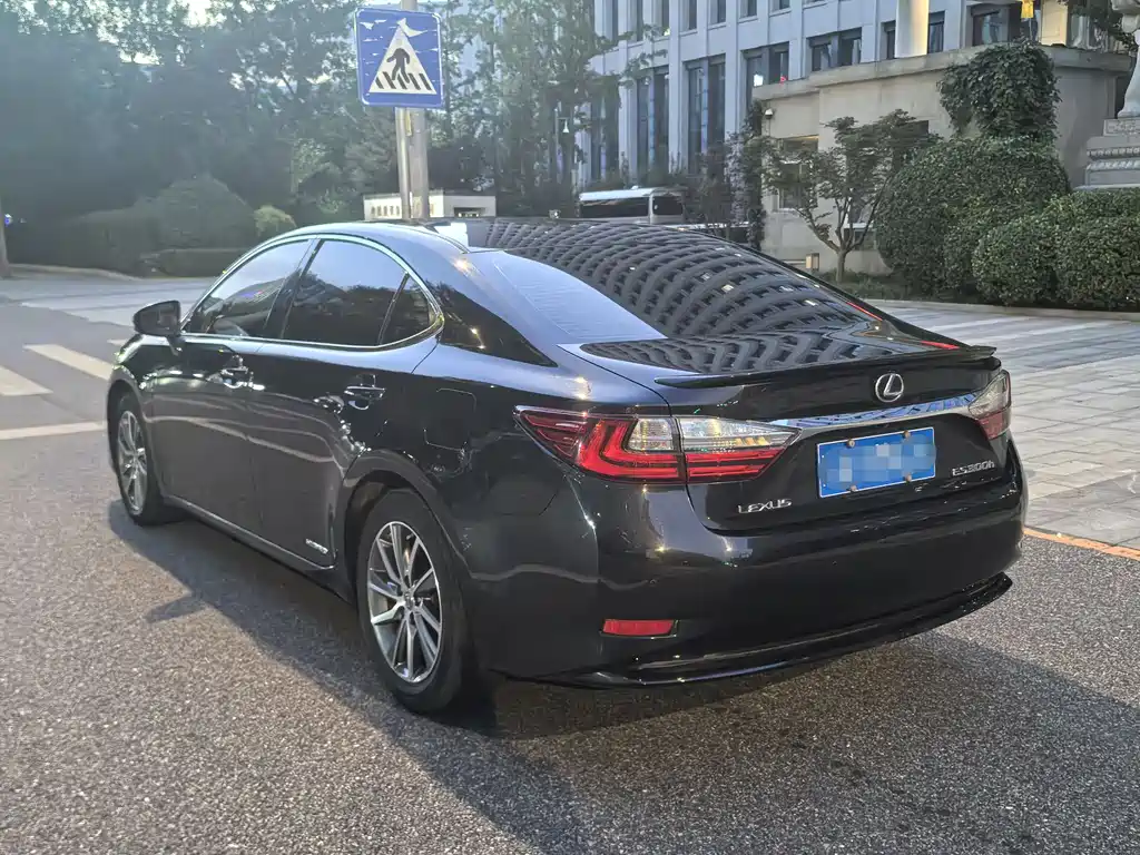 Lexus ES 2015 300h Luxury