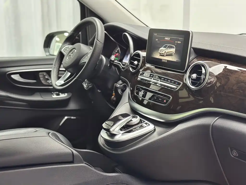 Mercedes-Benz V-Class — миниатюра 30