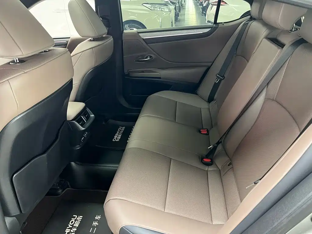 Lexus ES — миниатюра 10