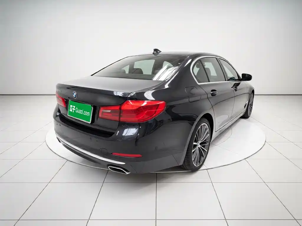 BMW 5 Series — миниатюра 6