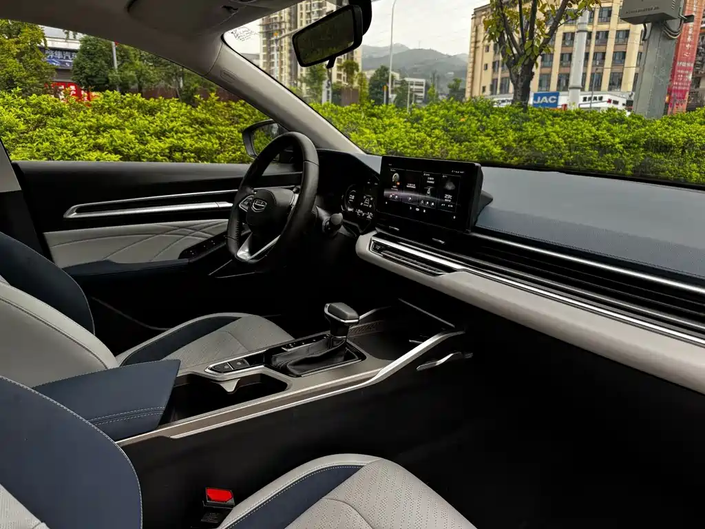 Geely Emgrand — миниатюра 12