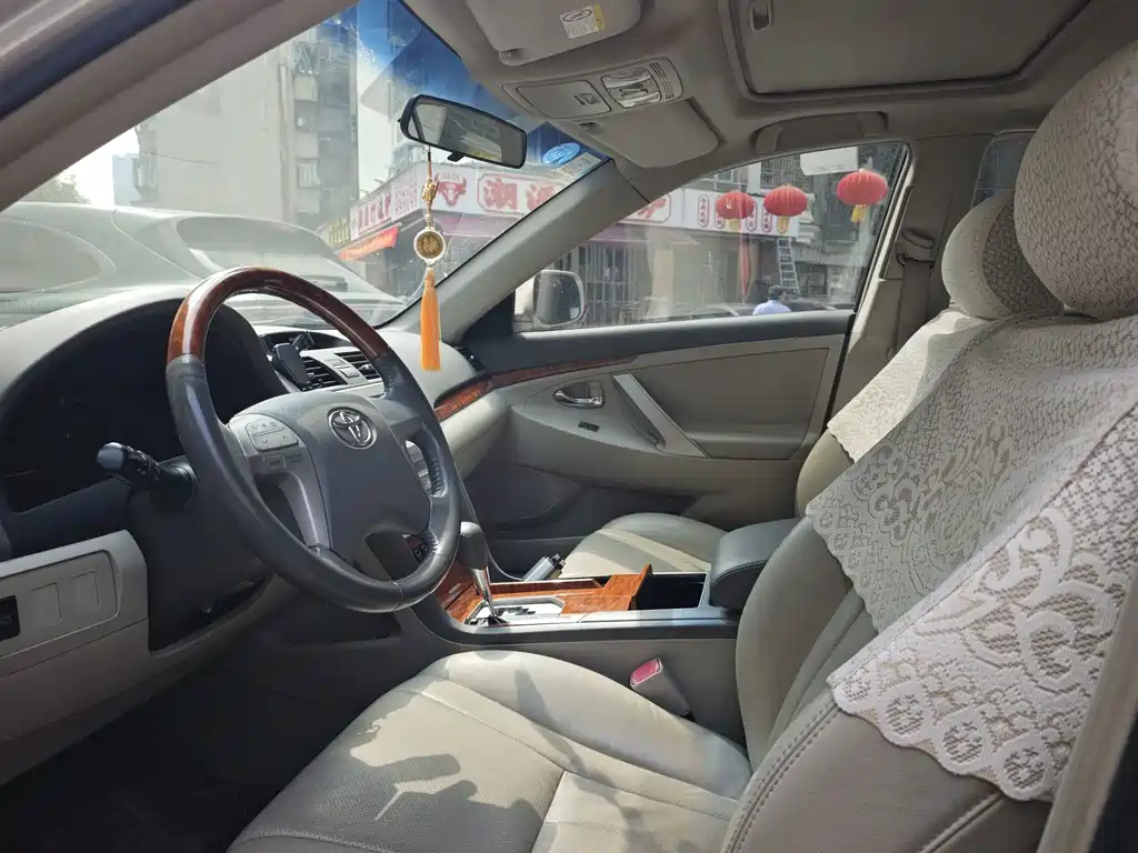Toyota Camry — миниатюра 8