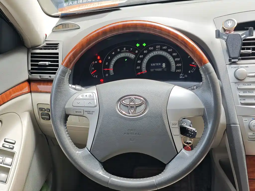 Toyota Camry — миниатюра 17