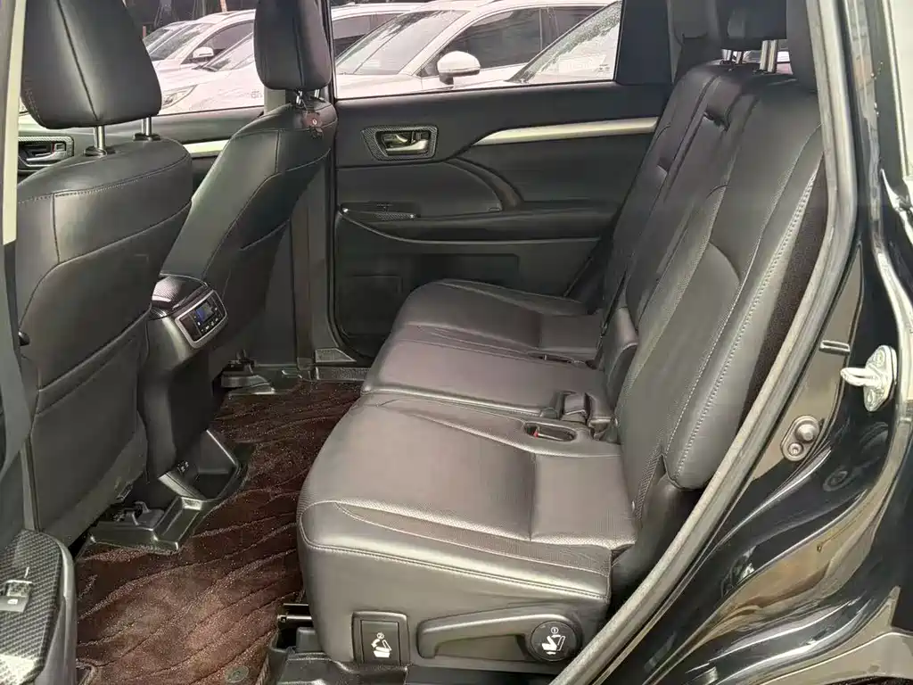 Toyota Highlander — миниатюра 8