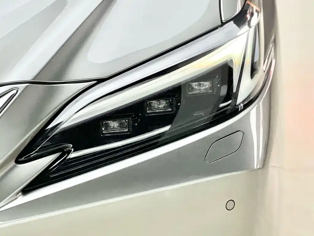 Lexus ES — миниатюра 17