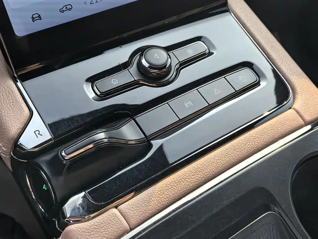 NIO ES8 2022 100kWh мест