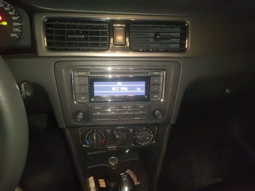 Volkswagen Santana — миниатюра 6