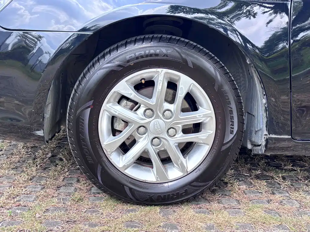 Geely Emgrand — миниатюра 10