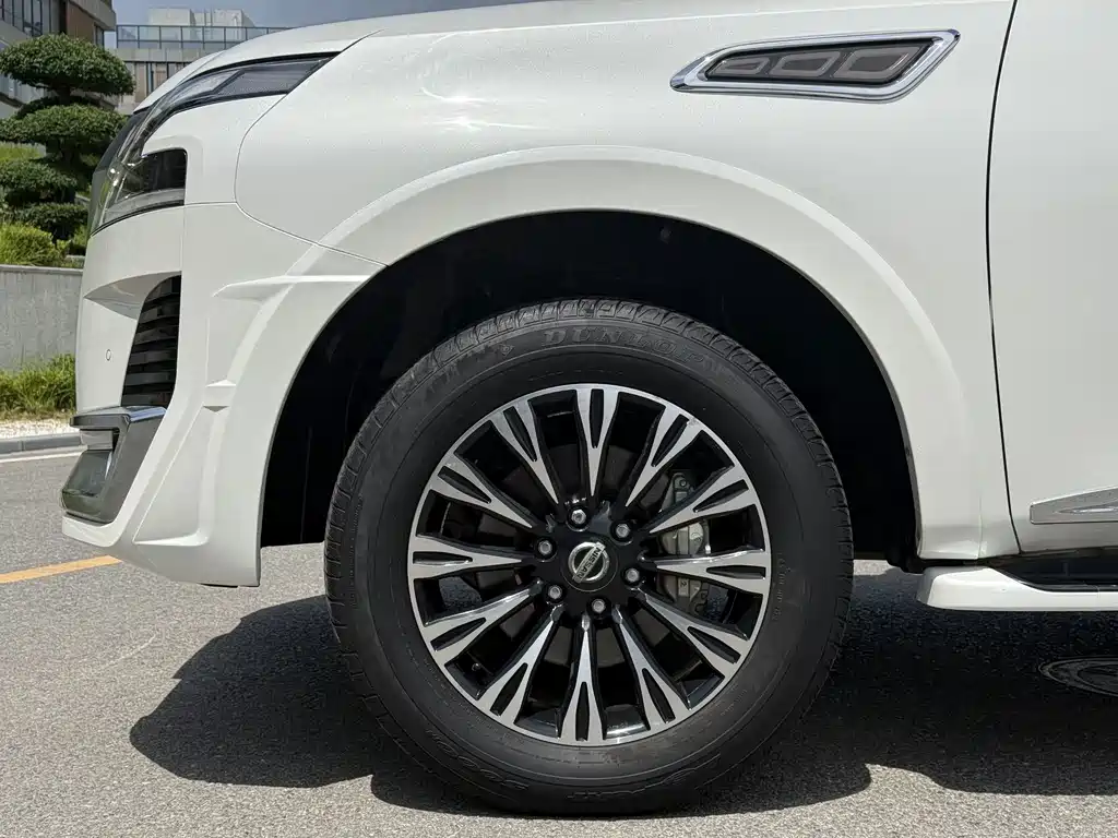 Nissan Patrol — миниатюра 11