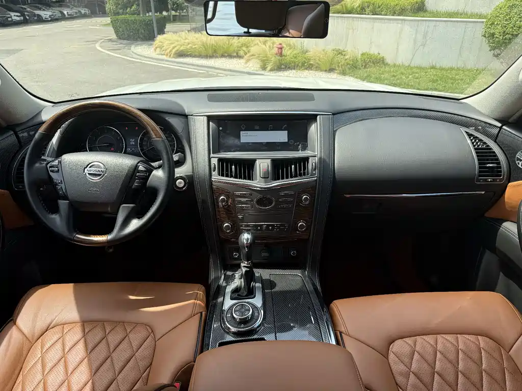 Nissan Patrol — миниатюра 18