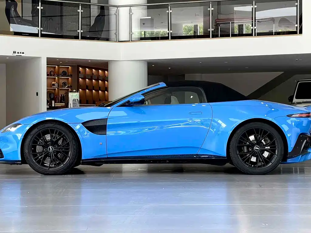 ASTON MARTIN V8 VANTAGE