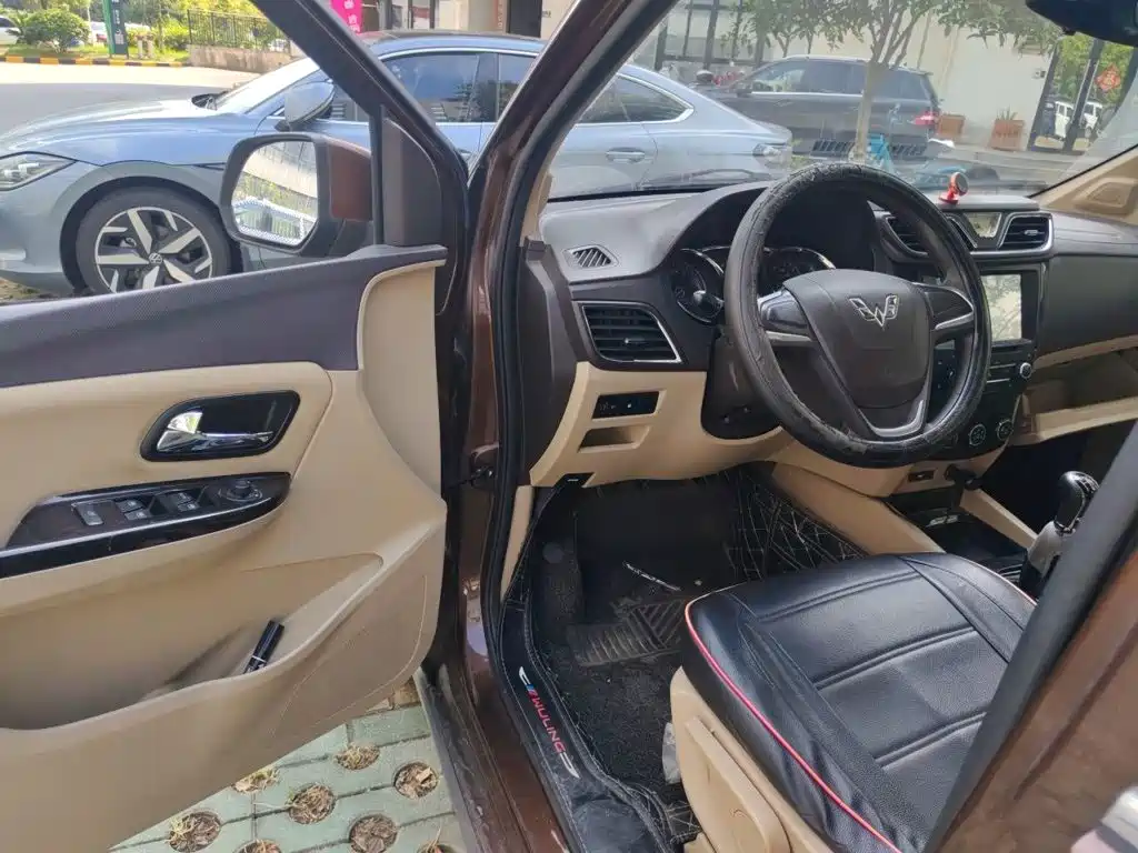 Wuling Hongguang — миниатюра 13