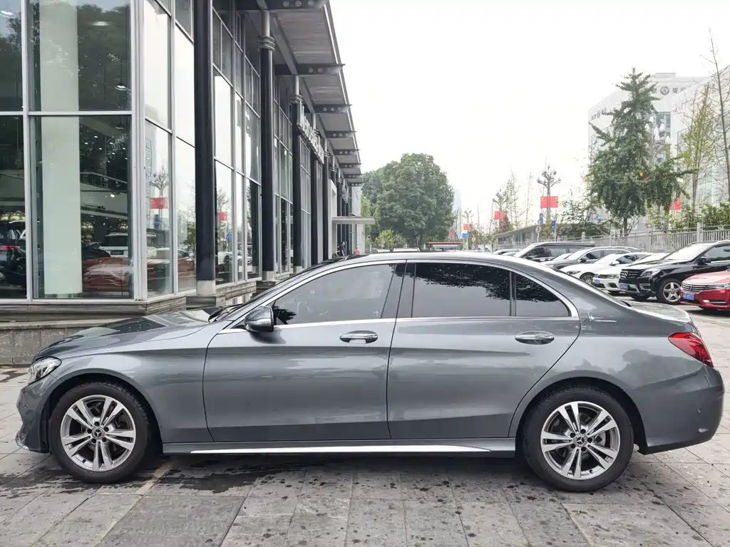 Mercedes-Benz C-Class — миниатюра 6