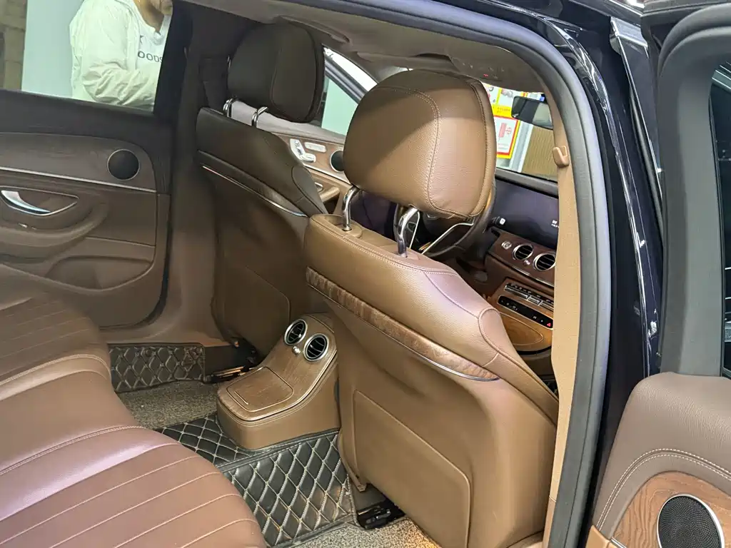 Mercedes-Benz E-Class — миниатюра 6