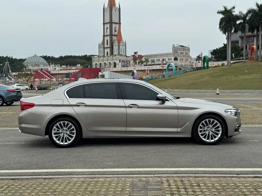 BMW 5 SERIES