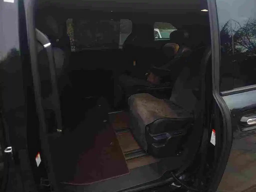 Toyota Granvia — миниатюра 5
