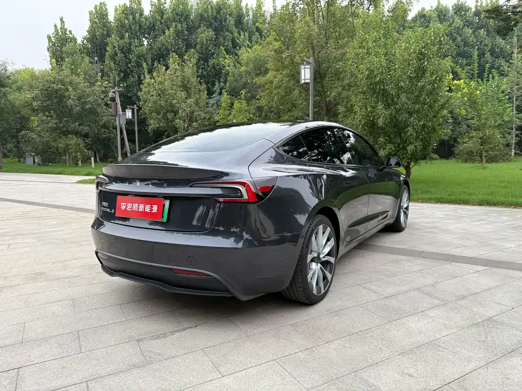Tesla Model 3 — миниатюра 8