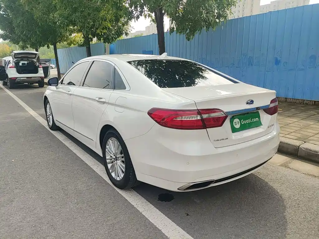Ford Taurus — миниатюра 5
