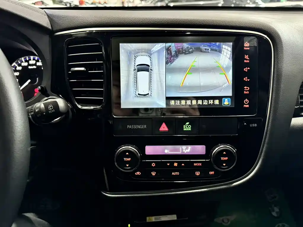 MITSUBISHI OUTLANDER