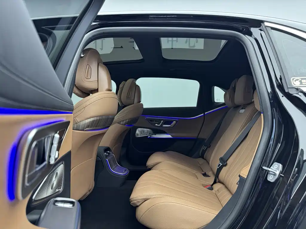 Mercedes-Benz E-Class — миниатюра 12