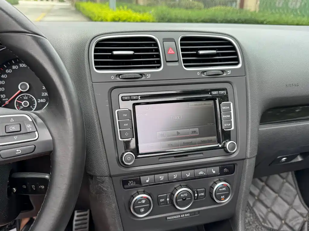 Volkswagen Golf (Import) 1.4TSI Luxury Convertible Edition, фото 11
