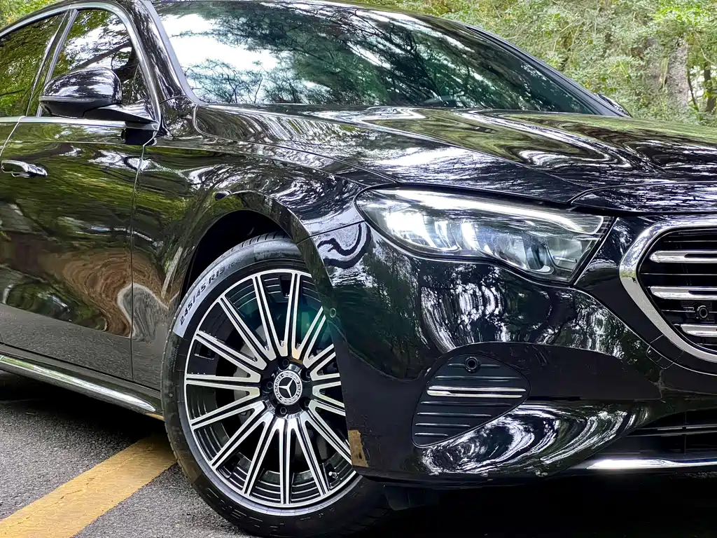 Mercedes-Benz E-Class — миниатюра 7