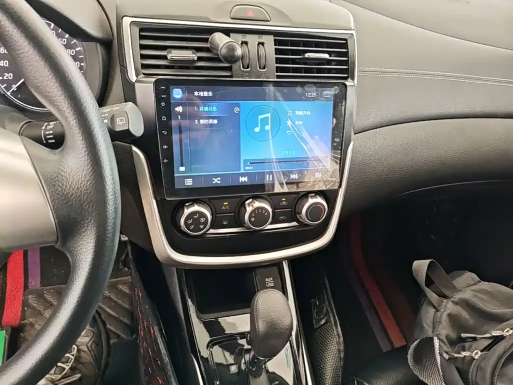 Nissan Tiida — миниатюра 13
