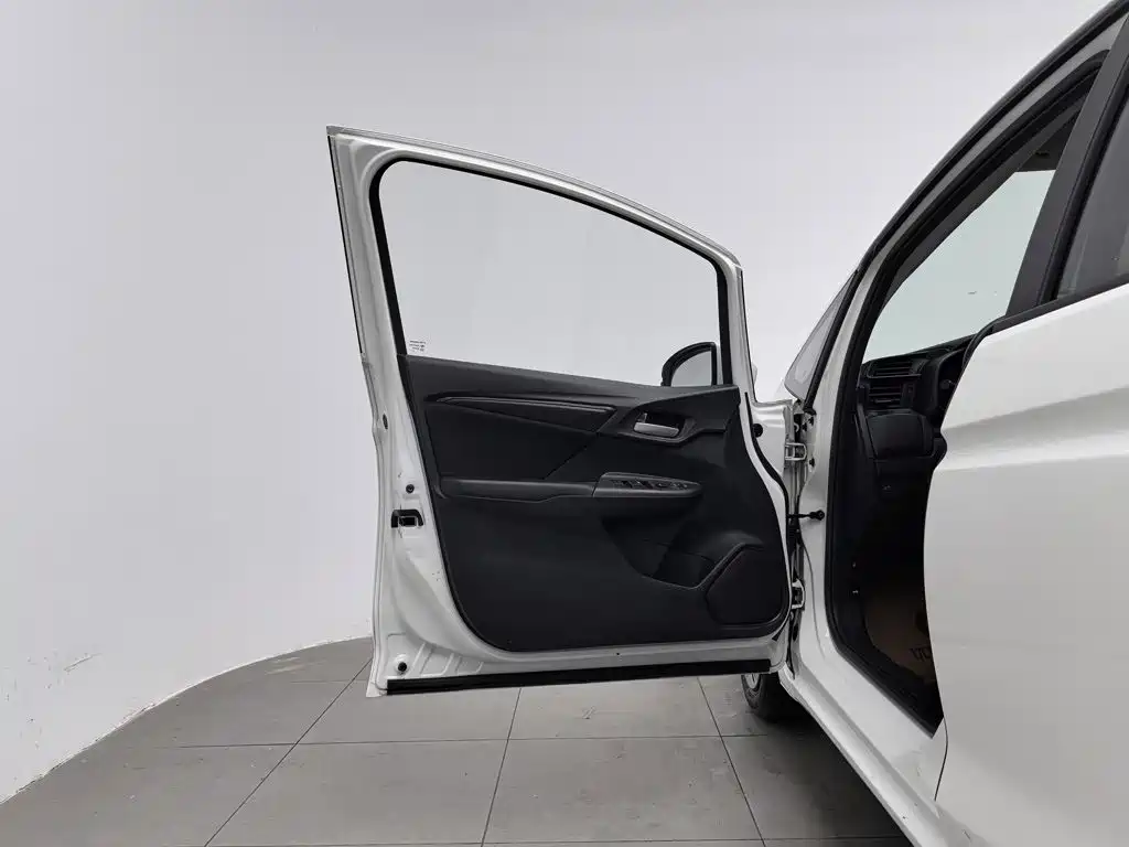 Honda Fit — миниатюра 8