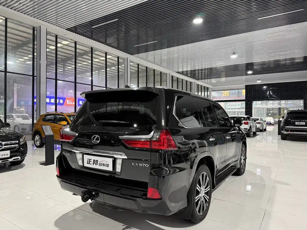 Lexus LX — миниатюра 5