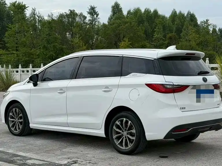 BYD MAX — миниатюра 9