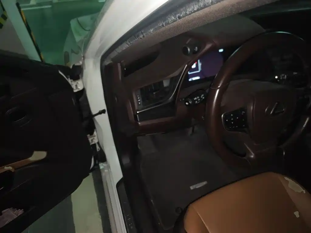 Lexus ES — миниатюра 14