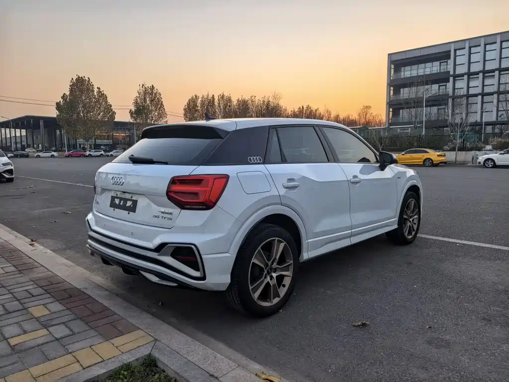 AUDI Q2L
